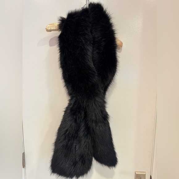 Black Faux Fur Stole - Picture 2 of 6
